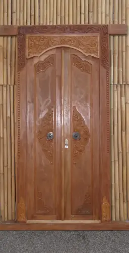 Product image of the product “Old style door made of Bangkirai (wood of Kalimantan) and very typical for Balinese Garden, about 160cm length, 12cm width, 250cm height, natural ”